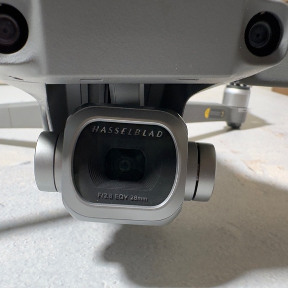 DJI Mavic 2 Pro With Fly More Kit - Picture 3 of 5